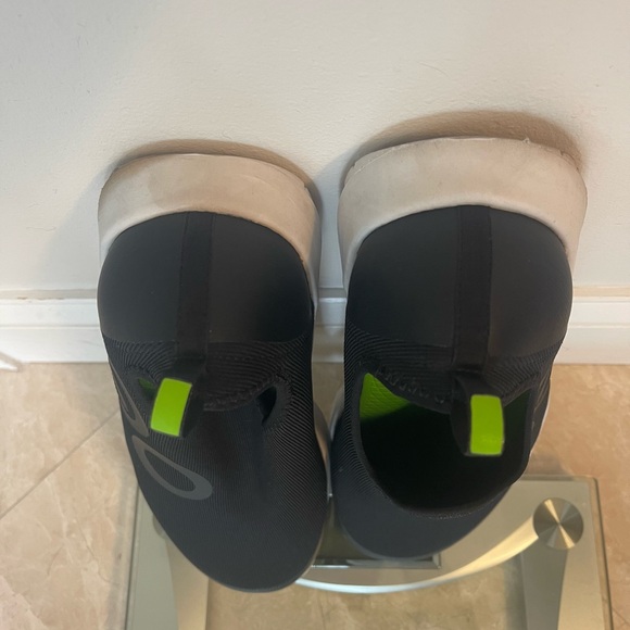 OOFOS Black and Gray Athletic Shoes - Picture 5 of 6